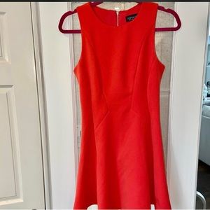 TOPSHOP WOMEN CORAL DRESS SIZE 4, FLATTERING LINE, EXCELLENT CONDITION